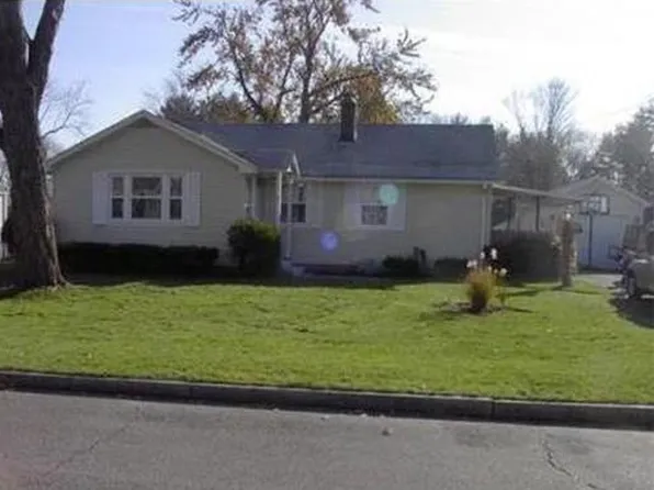 65 Kenway Dr, Springfield, MA 01104