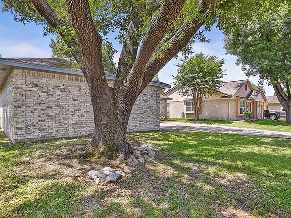 2nd image of 7218 Thicket Trail Dr