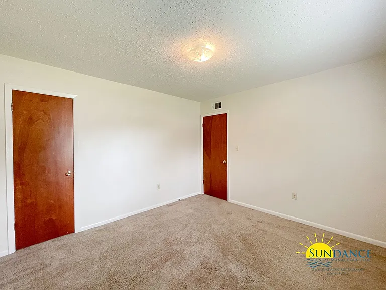 11 Oak Ln — Photo 7