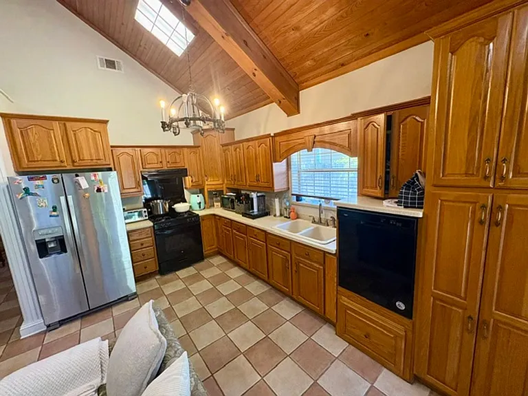 1729 Pine Ave — Photo 9