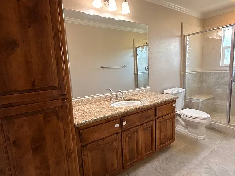 738 Peters Ave — Photo 17