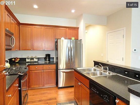 5th image of 742 NE 61st Ct