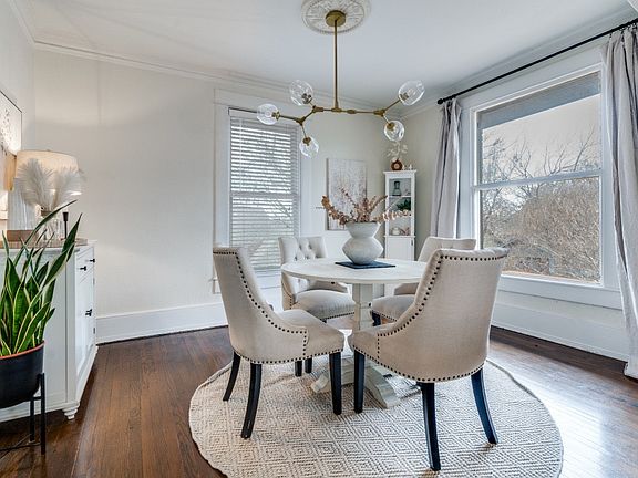 Dining room.