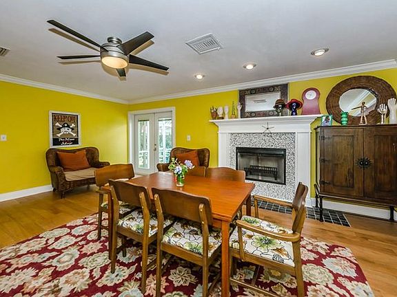 4th image of 827 Hillside Dr