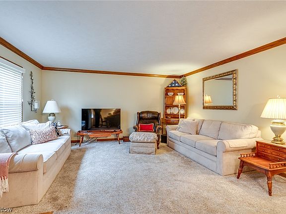 5th image of 332 W Heatherwood Dr