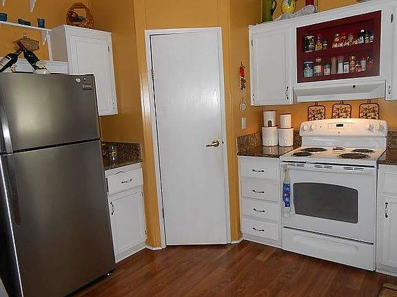 4th image of 387 Kingslake Dr