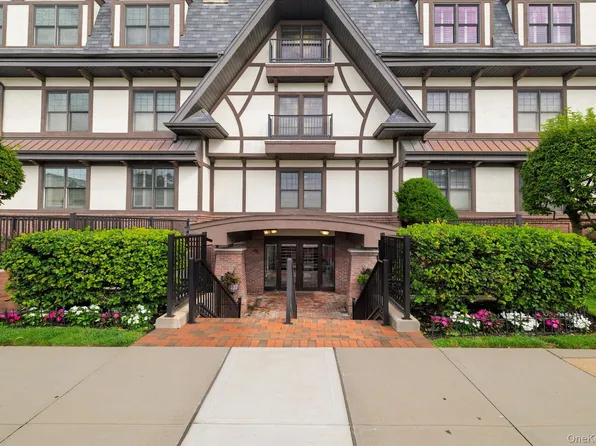 77 Maple Avenue #100, Rockville Centre, NY 11570