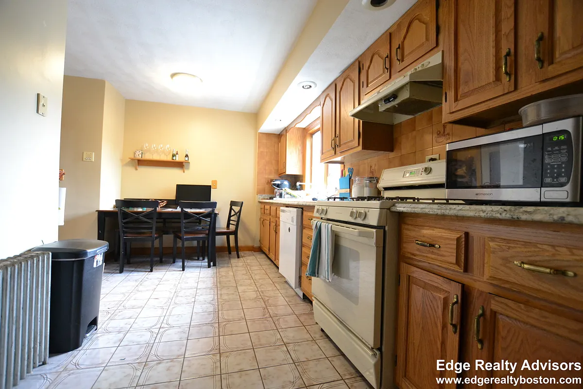 Building Photo - 82 Beechcroft St #3