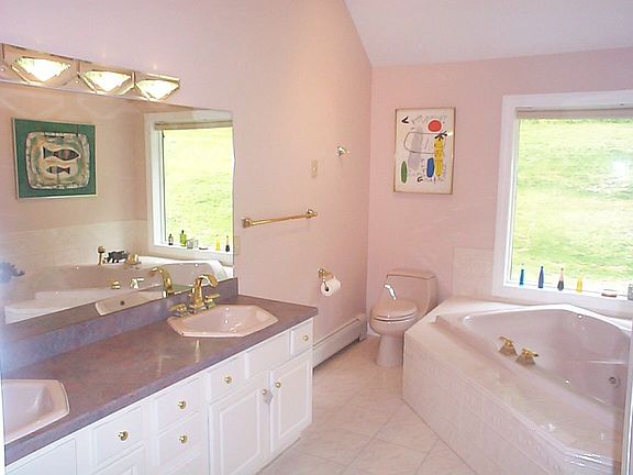 LUXURIOUS MASTER BATH