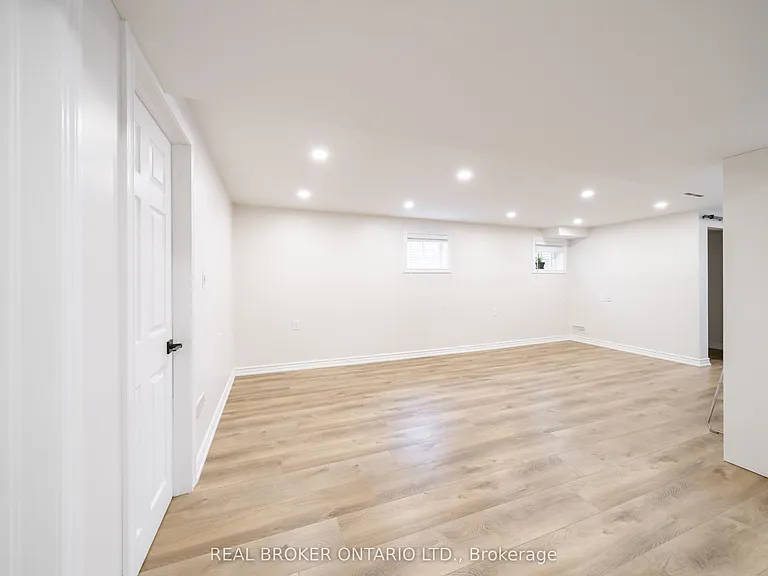 22 Yucatan Rd #LOWER — Photo 11