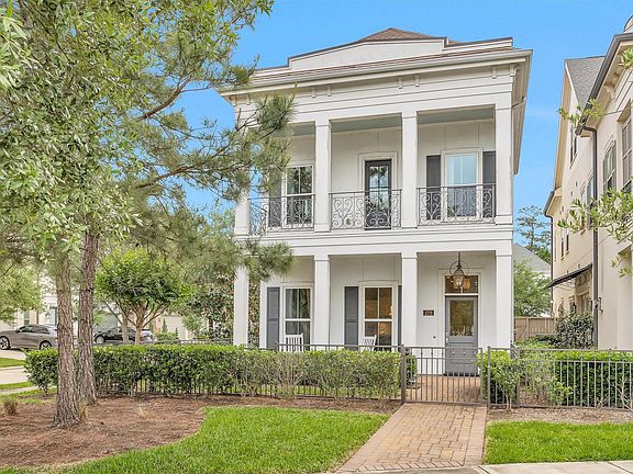 3rd image of 270 Green Blvd