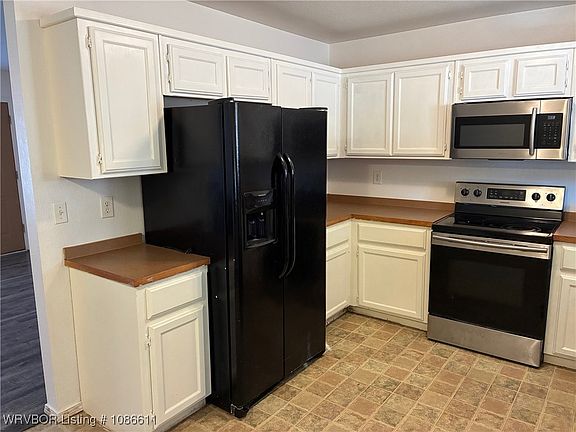 4th image of 324 N Pine St