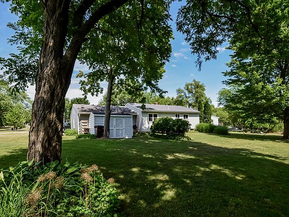 3rd image of 320 Whippoorwill Ct