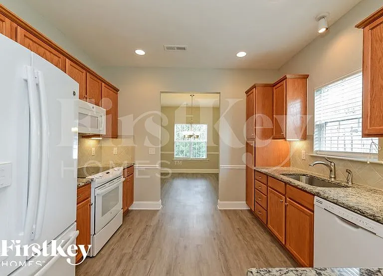 4960 Long Grove Dr — Photo 6