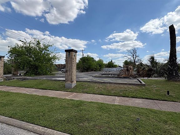 2nd image of 4442 Kashmere St