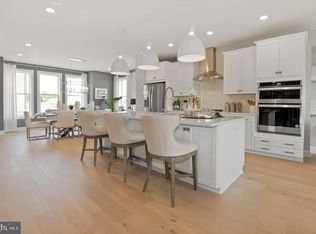 1871 Oakview Crest Dr, Reston, VA 20190