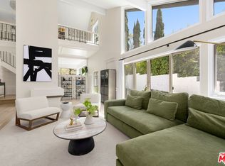 2760 Woodwardia Dr, Los Angeles, CA 90077