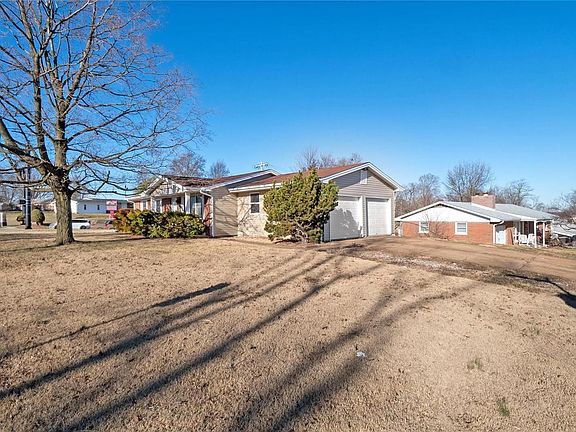2nd image of 633 S Duchesne Dr