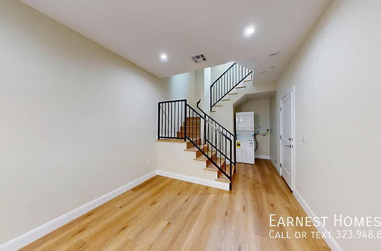 310 N 3rd St #B — Photo 2