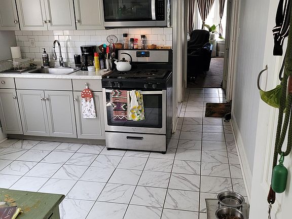 2nd image of 222 Sumac St Floor 2