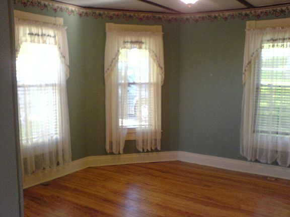 Parlor with 2 working pocket doors