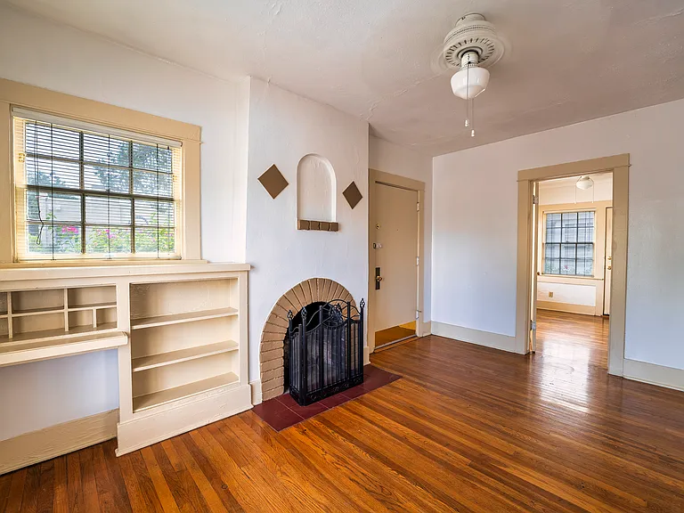 210 E 2nd St #4 — Photo 5