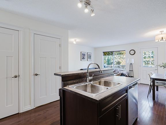 3rd image of 44 Hamilton Ct