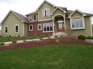 265 Upper Woodford Cir, West Bend, WI 53090