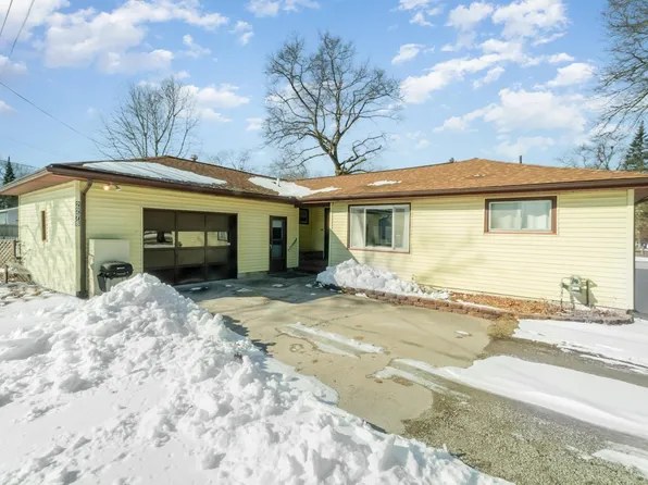 2276 Mara Dr, Kawkawlin, MI 48631