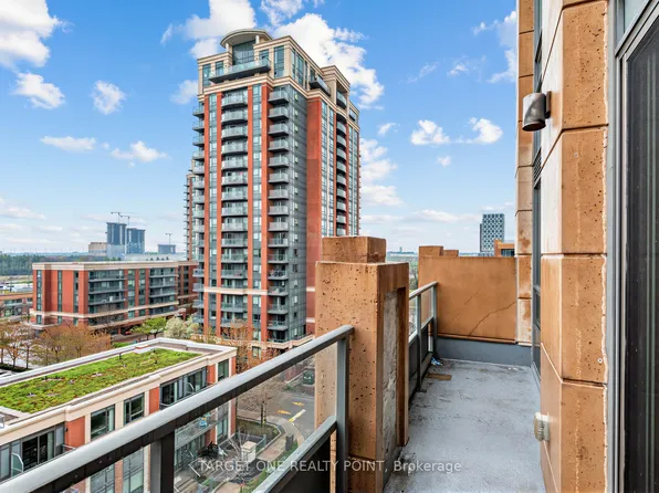 28 Uptown Dr #Rg20, Markham, ON L3R 5M8