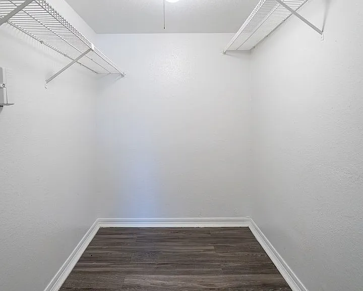 Chesapeake Apartments — Photo 20