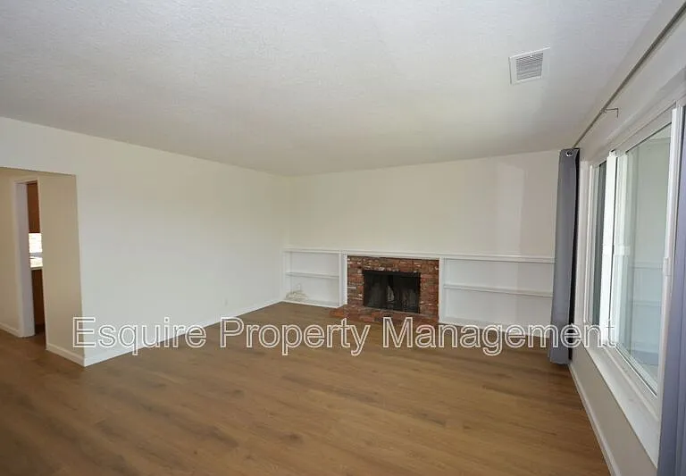 283 Calle Higuera — Photo 3