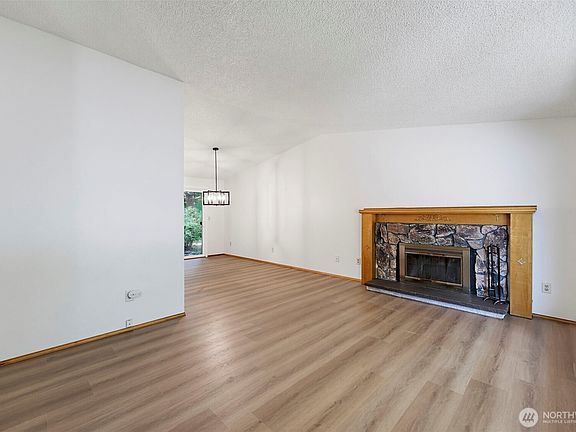 4th image of 524 Choker Ct SE