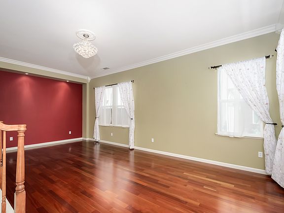 2nd image of 133 Nanterre St