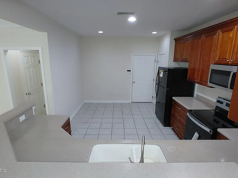 11073 Castlemain Cir E — Photo 13