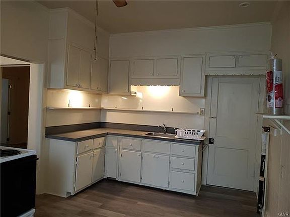4th image of 123 W 14th St