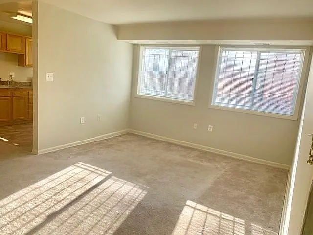 1225 50th Pl NE — Photo 4