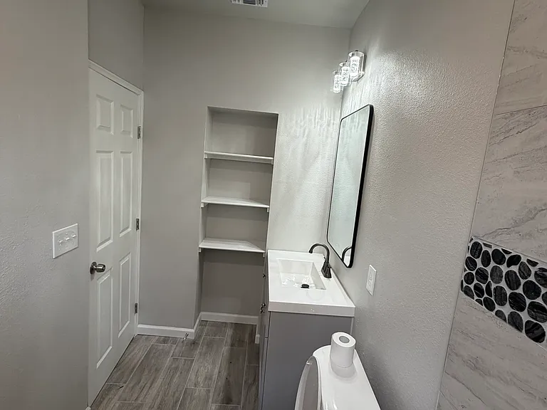 1623 W Ashby Pl — Photo 21