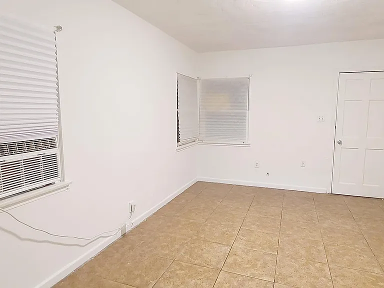 1220 E Ogden Ave — Photo 8