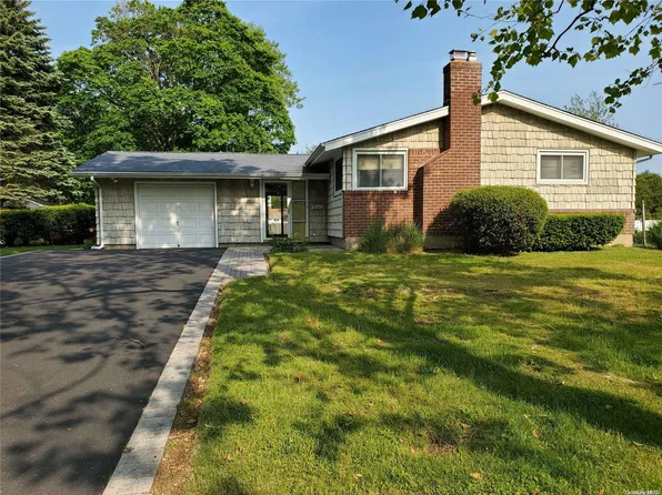 22 Lauren Avenue, Dix Hills, NY 11746