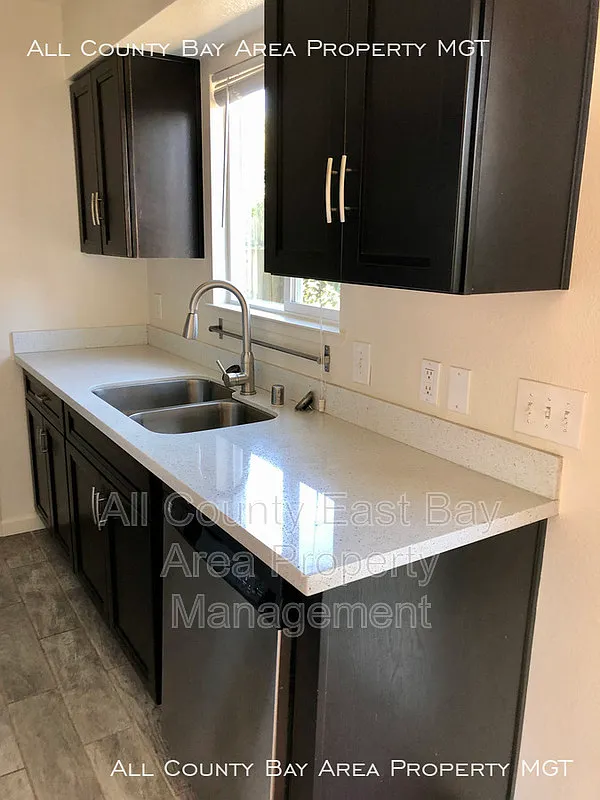 2 bed, 1008 sqft, $2,745 — Photo 4