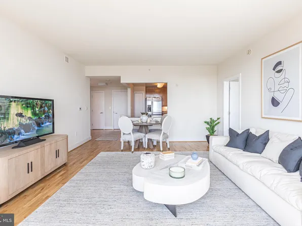 717 S Chris Columbus Blvd #913, Philadelphia, PA 19147