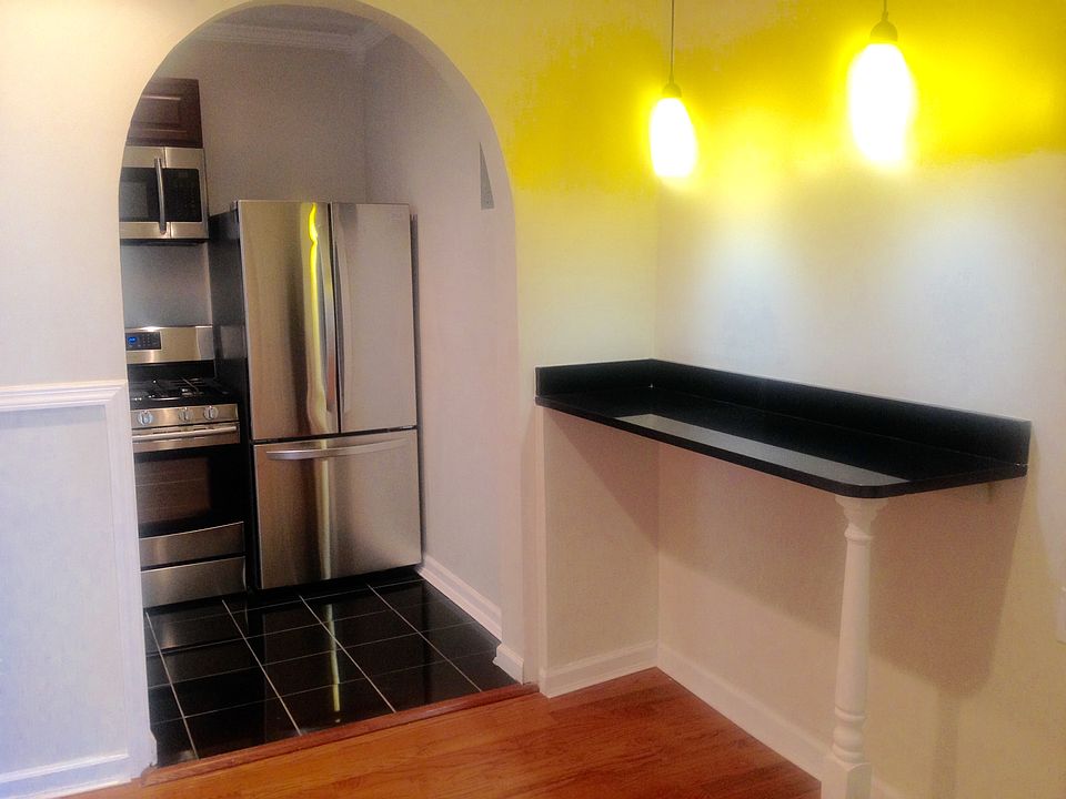 1st image of 3096 Steinway St