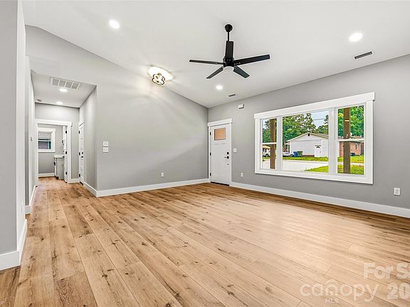 3rd image of 334 Woodland Dr