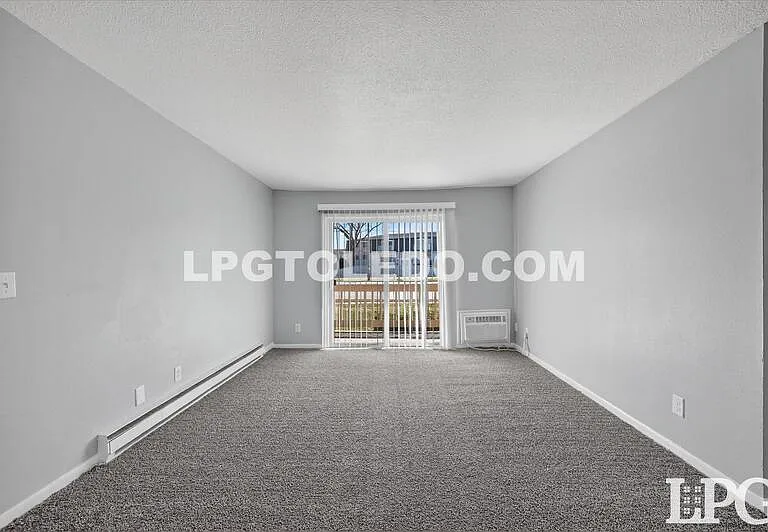 3348 Arlington Ave #8 — Photo 15