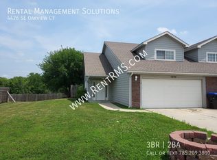 4426 SE Oakview Ct, Topeka, KS 66609