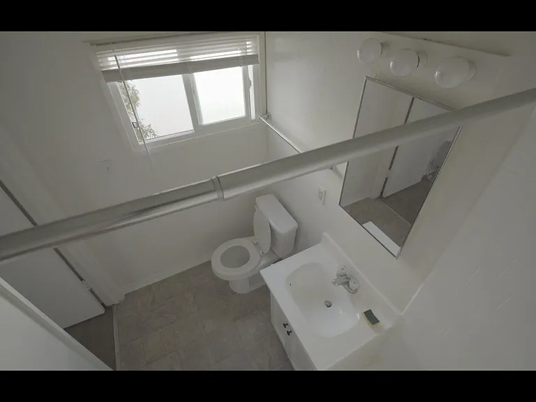 7036 Hawthorn Ave #10 — Photo 11