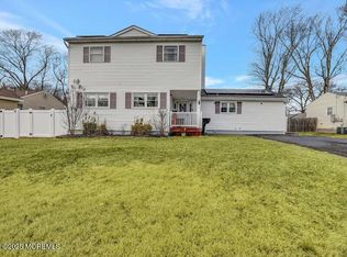 4 Knoll Ter, Hazlet, NJ 07730