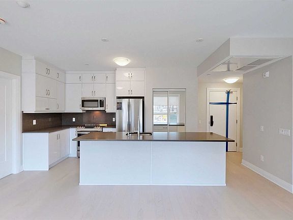 5th image of 95 Dundas St W #122