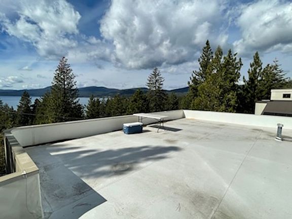 3rd image of 9035 N Lake Blvd